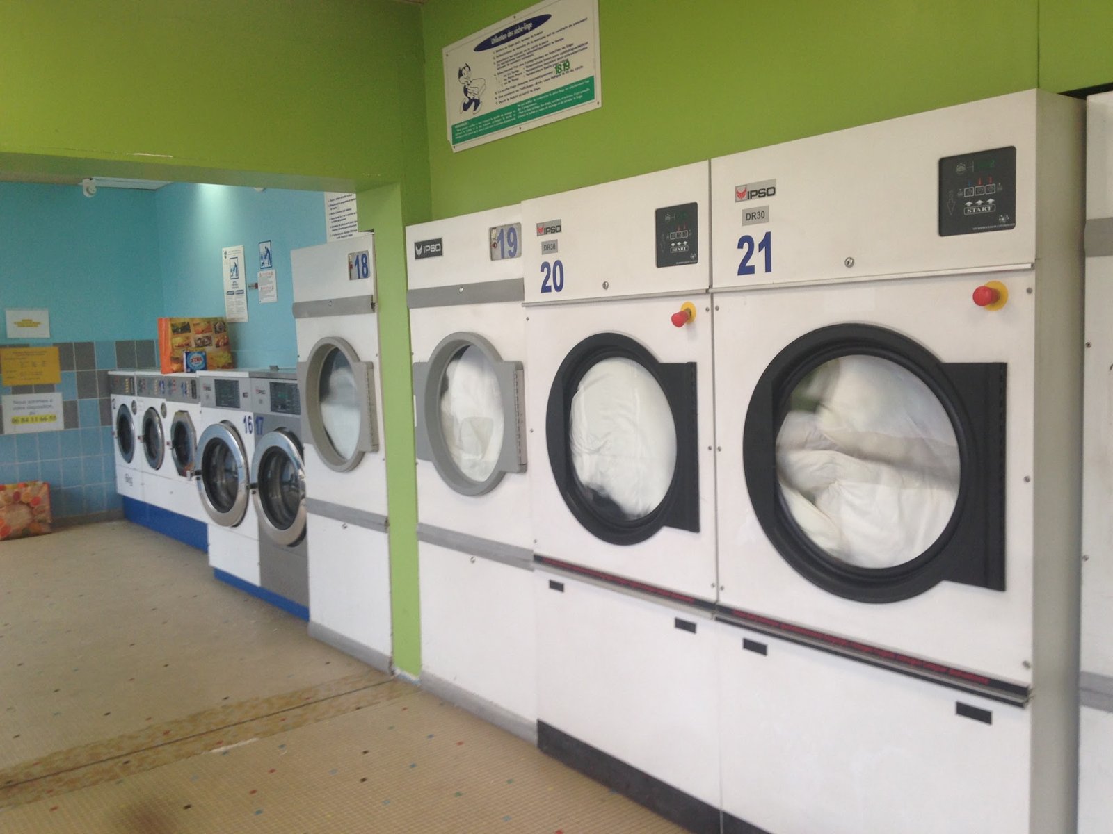 Séchoirs grande capacité — Laverie du Burck (Mérignac / Pessac) Séchoirs grande capacité IPSO pour couettes et linge de maison à la Laverie du Burck, laverie automatique entre Mérignac et Pessac